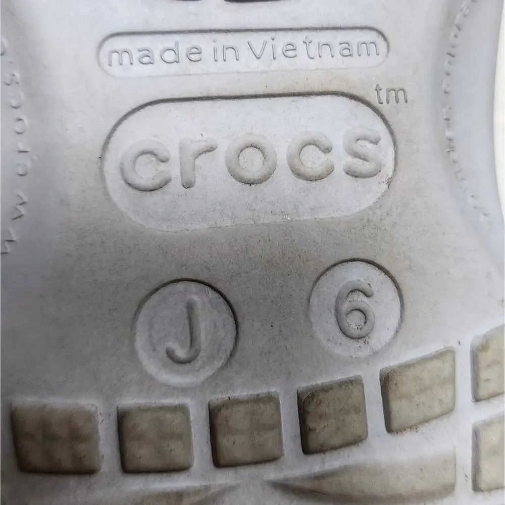Crocs Classic Kids Clogs Sandals Size 6 Big Kids